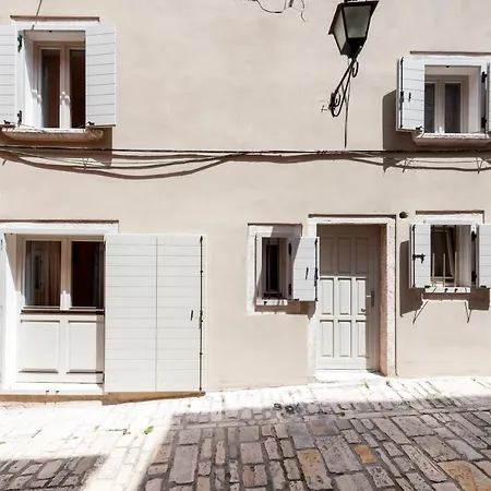 Calnova Apartment *